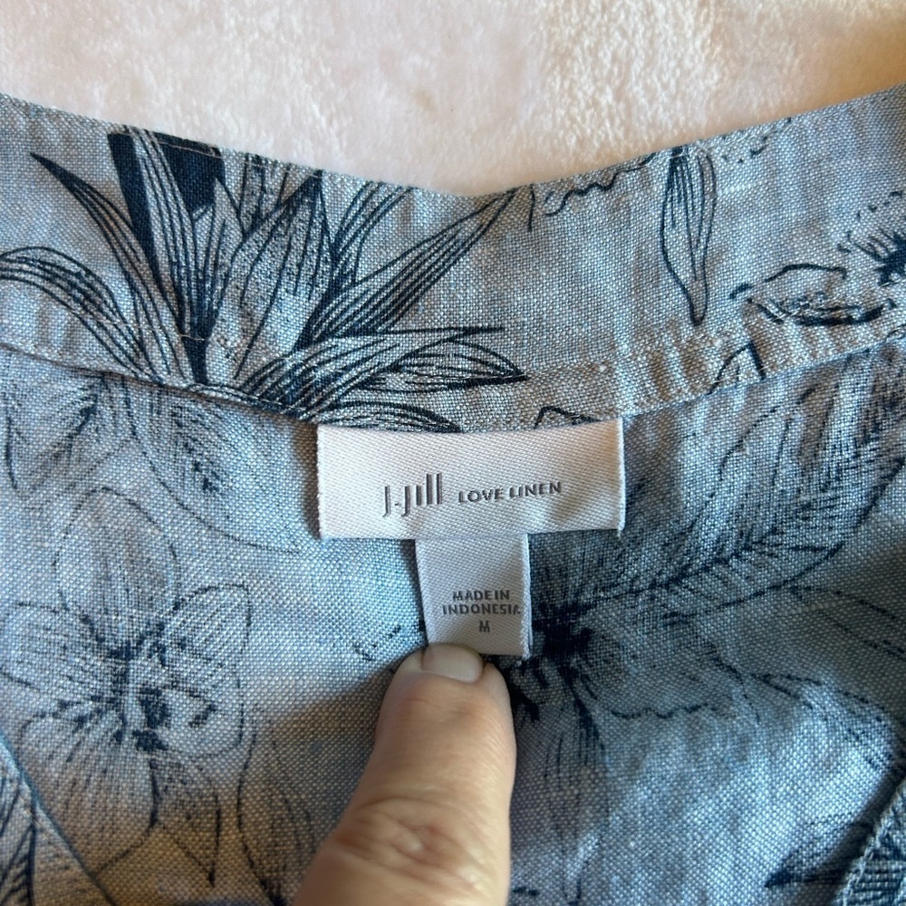 J. Jill light blue linen top with 3/4 sleeves size M - Picture 3 of 7